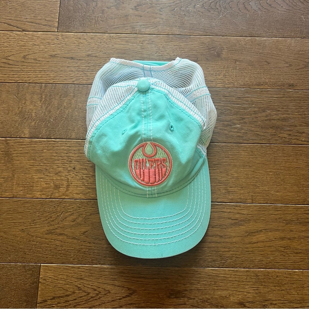 Oilers Hat - Picture 2 of 10